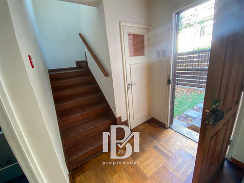 Casa En Venta De 3 Dorm. En Las Condes
