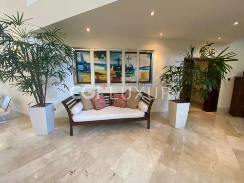 Cgi+ Luxury Lecheria Ofrece En Venta Casa En Las Villas.