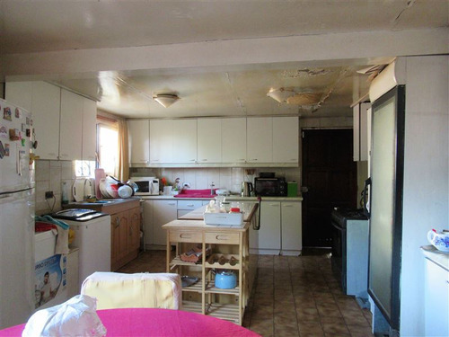 Casa En Venta De 8 Dorm. En La Florida