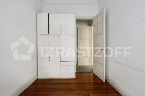 Departamento Francés En Venta En Recoleta. 4 Ambientes