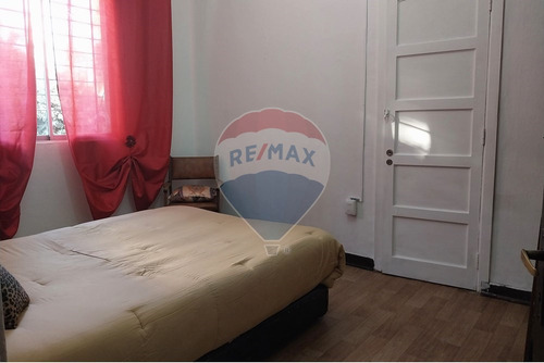 Casa En Venta Ñuñoa, 5d + 4b + 3est, Suarez Mujica