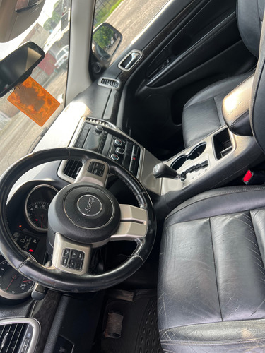 Jeep Grand Cherokee Laredo V6 4x2 At