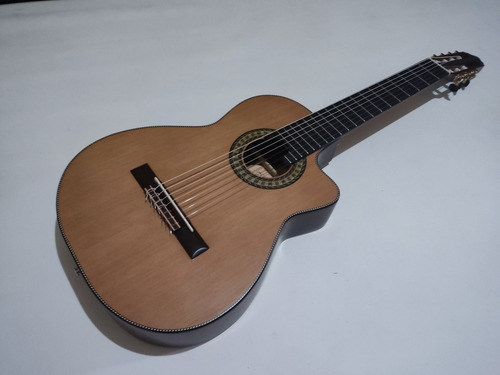 Imagem 8 de 10 de Violão Luthier Araújo 7 Cordas Imbuia/cedro Cutway Nylon