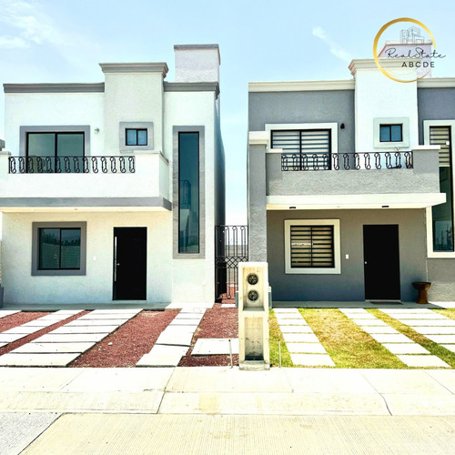 Casa Residencial Con Estilo Minimalista Y Terraza