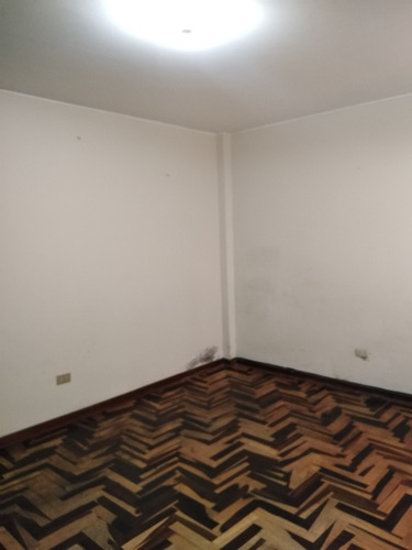 Casa Bien Ubicada 3 Pisos C/ Aires P/2 Pisos