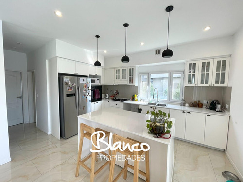 Casa En Venta En Santo Tomás, Pilar, G.b.a. Zona Norte