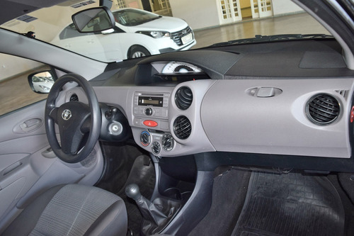 Toyota Etios 1.3 X 2013