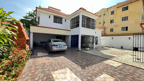 Casa Amplia Con Gran Frente En Brisa Oriental En Venta