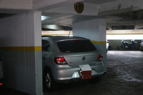 Imagen 5 de 8 de Venta De Cochera Cubierta En Once Seguridad 24hs