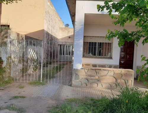 Casa En Venta - 2 Dormitorios 1 Baño - Cochera - 725mts2 - Mechita