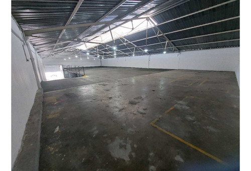 Alquilo Galpón 1200m2 Chacao 9867