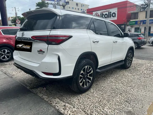 Toyota Fortuner 2.4 Turbo Diesel Motor : 2.4 Modelo : 2020