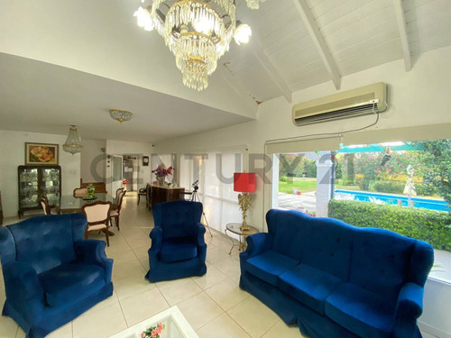 Venta De Casa 6 Ambientes 2 Dormitorios En Solares Del Carcarañá, Oliveros