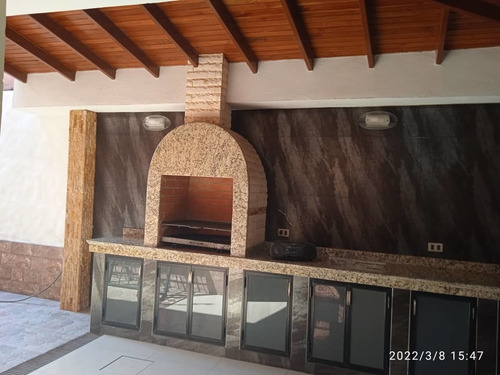 Imagen 15 de 17 de Se Vende Th Barrio Sucre. Maracay 04244029974