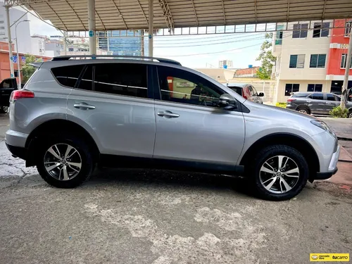 Toyota RAV4 2.5 Xroad