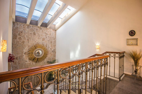 Casa En Venta En Valle Real Frente A Parque