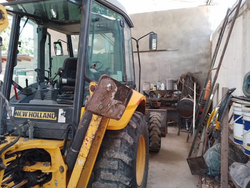 Imagen 4 de 11 de Pala Retro New Holland B95 B