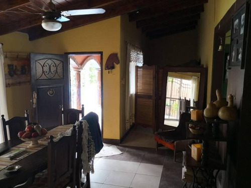 Imagen 8 de 29 de Casa Quinta De Tres Dormitorios, Dos Baños, Quincho, Dos Piletas Y Parque De 2086 M2