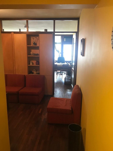 Venta Oficina Sobre Calle Guayabos Cordón Montevideo