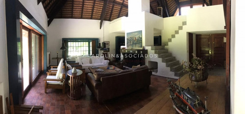 Casa Exclusiva En La Zona Del Golf.- Ref: 3010