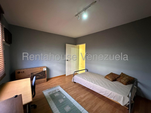 Apartamento En Venta En Urbanización El Bosque Maracay Piso Bajo Grande Cómodo Excelente Condominio Agua Seguridad Nela 25-9970