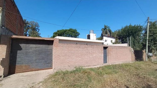 Casa En Venta - 2 Dormitorios 1 Baño - Cochera - 800mts2 - Paso Del Rey