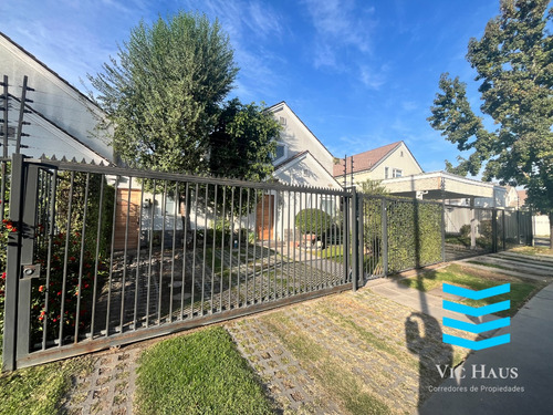 Se Vende Preciosa Casa Frente A Plaza Y Caseta De Guardia!