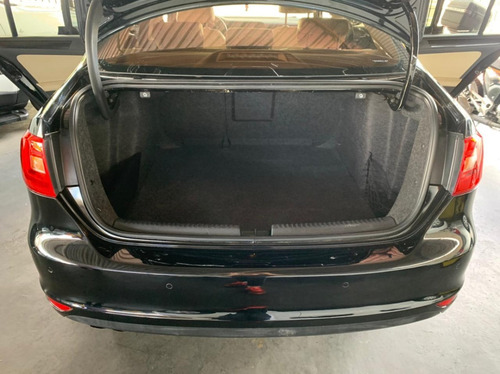 Volkswagen Jetta 2.0 Comfortline Flex 4p Automática
