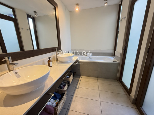 Casa En Venta De 6 Dorm. En Lo Barnechea
