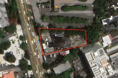 Amplio Terreno En Venta Ubicado En La Máximo Gómez