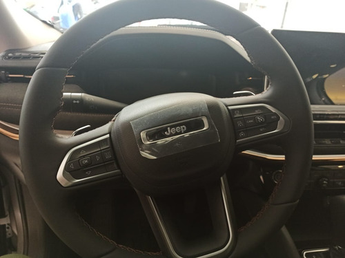 Imagen 22 de 25 de Commander Limited 1.3 T270 2023*