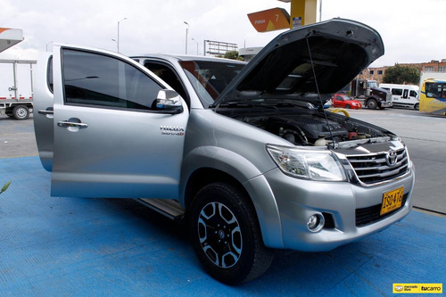 Imagen 11 de 25 de Toyota Hilux Vigo Srv