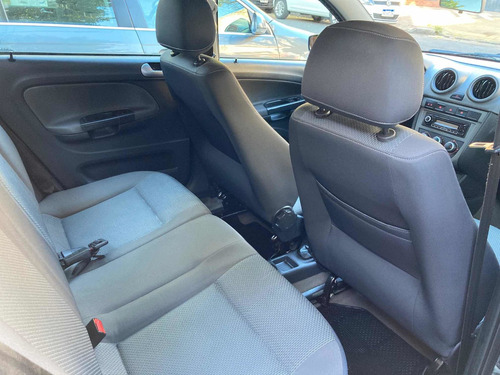 Volkswagen Voyage 1.6 Highline 101cv 2011