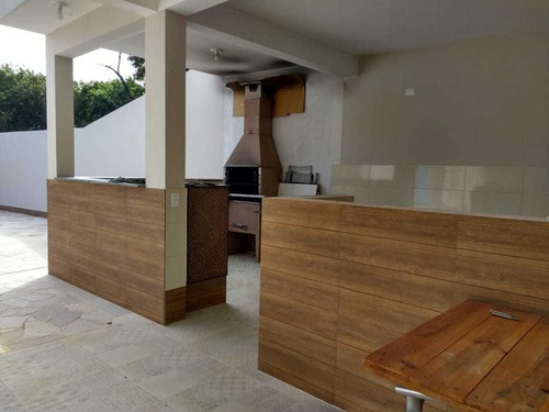 Imagem 8 de 14 de 2.500 M², Casa Com 02 Dormitórios, Salão De Festa E Piscina!
