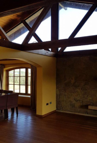 Casa En Venta De 5 Dorm. En Concón