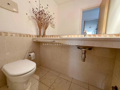 Apartamento En Venta En Primera Linea De Brava De 3 Dormitorios Edificio Arenas Blancas, Punta Del Este.