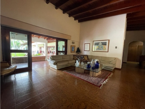 Se Vende Casa 800 M² 8h/10b/10p Cerro Verde