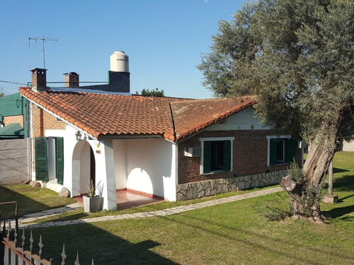 Imagen 1 de 13 de Casa Estilo Colonia Con Parque, José Marmol.