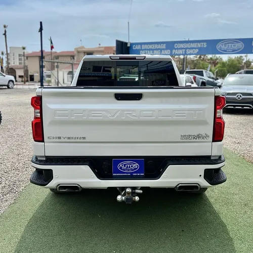 Chevrolet Cheyenne 4P Crew Cab 4x4 High Country TA