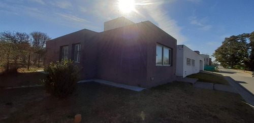 Imagen 2 de 14 de Casa En Venta 3 Dormitorios En Las Cañitas Barrio Privado