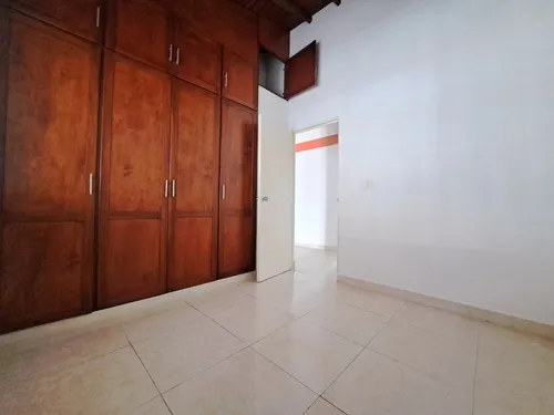 Casa En Arriendo En Prados Del Norte. Cod A24414