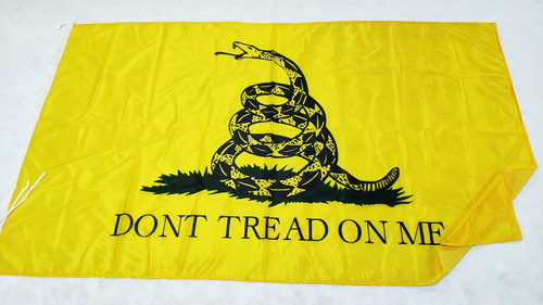 Bandera Libertaria Gadsden Don't Traet On Me 60 X 90cm
