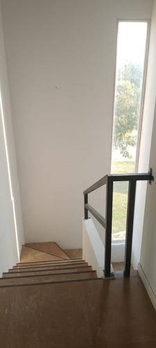 Casa En Venta - 3 Dormitorios 2 Baños - 900mts2 - Nordelta