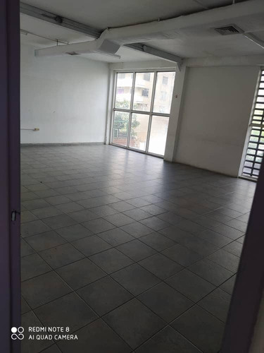 Chacaito Edificio De 4 Pisos En Venta Para Uso Comercial Con 1.220m2 De Construcción