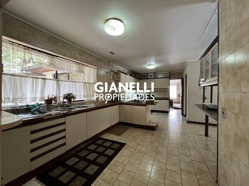 Gran Casa 4d/4b + Serv - Osman Pérez Freire - Miguel Ramírez
