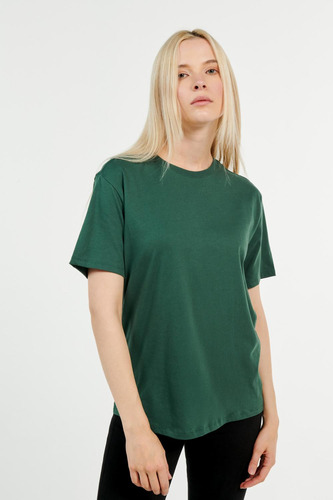 Camiseta Verde Oscura Con Cuello Redondo Y Manga Corta