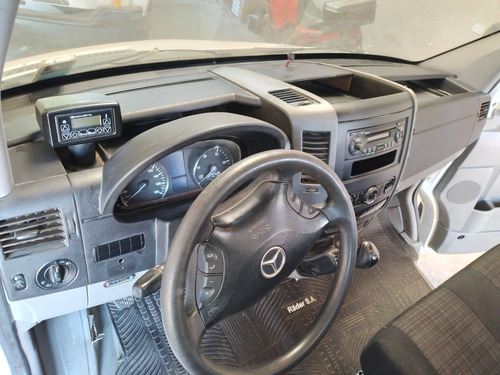 Imagen 18 de 20 de Mercedes-benz Sprinter 2016 2.1 415 Combi 3665 150cv 15+1 Te