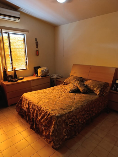 Casa En Venta En Valles De Camoruco Calle Cerrada Mcc