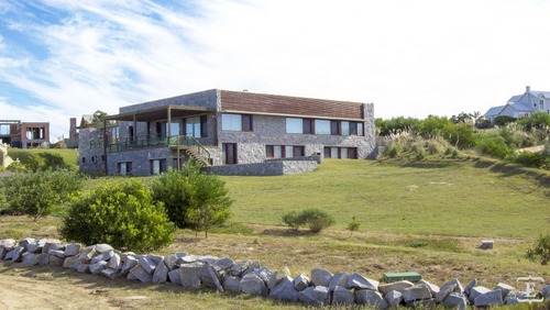 Casa En Alquiler Por Temporada De 8 Dormitorios En Club De Mar