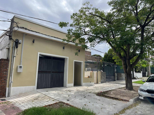 Dueño Vende Casa En Malvín Nuevo Con Amplio Garage O Taller - Acepta Banco